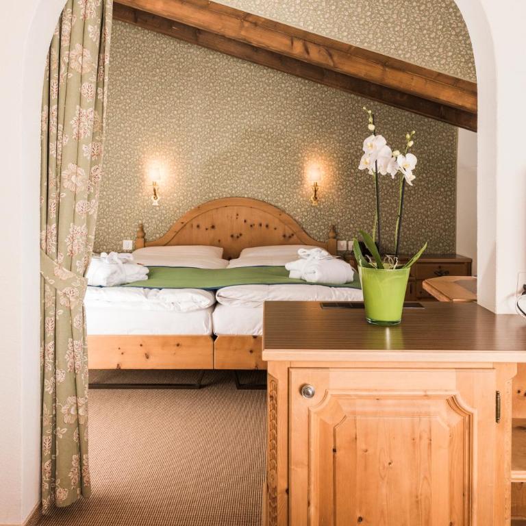 Soldanella by Hotel Adula - Junior Suite mit Balkon - 2