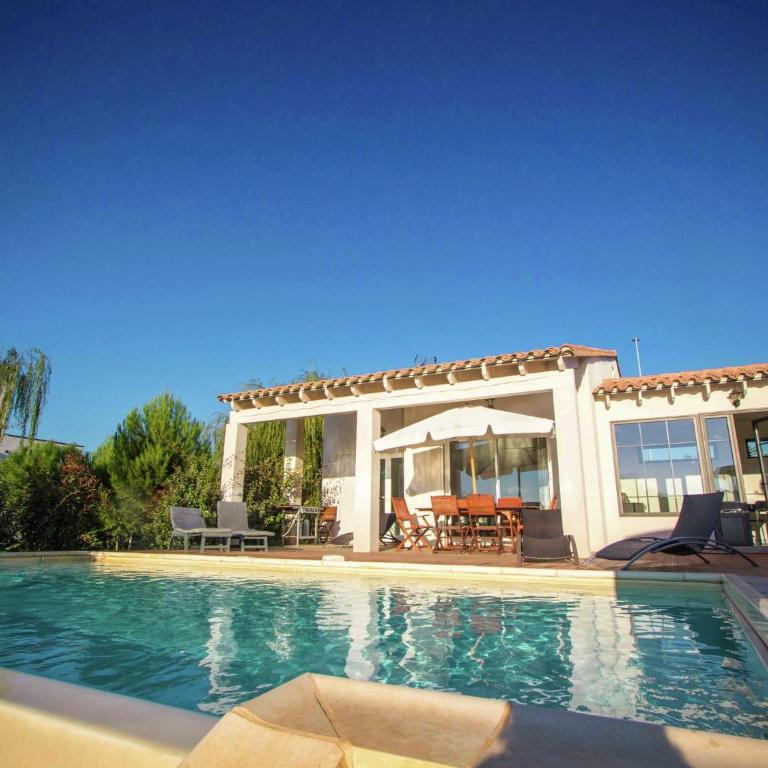 Serene Villa Stay near Narbonne - Maison de Vacances 4 Chambres - 2