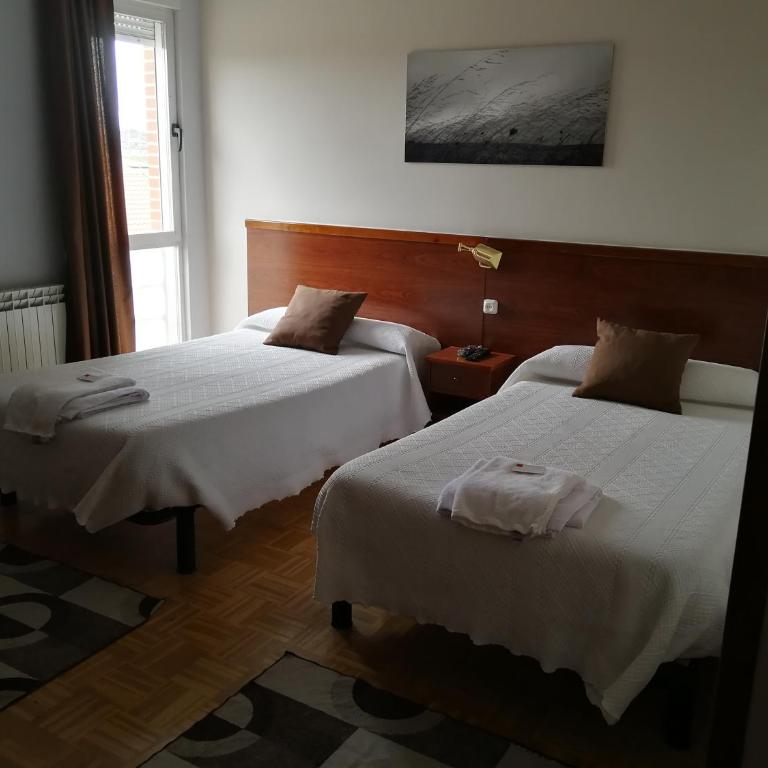 Hostal Cerecedo - Habitación Doble con baño privado - 2 camas - 3