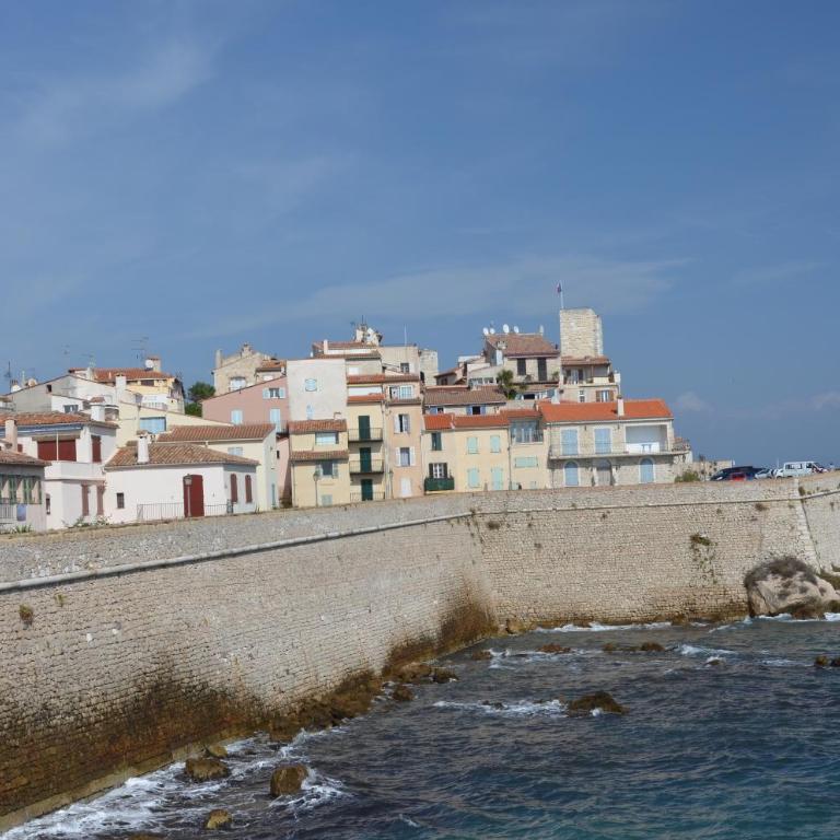 spacieux logement vieil antibes climatisé 5 minutes plages - Standard Apartment - 25