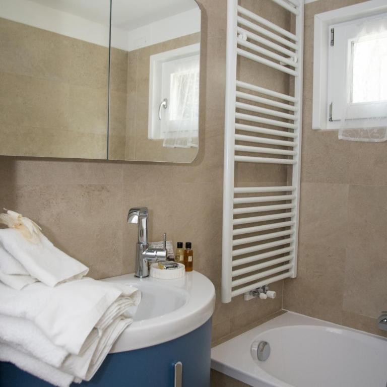 Residenza Romantica - Camera Matrimoniale Deluxe con Bagno Privato Esterno - 18