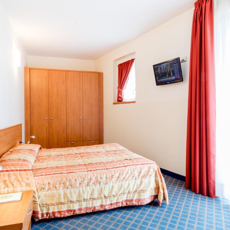 Hotel San Vito - Camera Familiare (2 Adulti + 1 Bambino) - 2