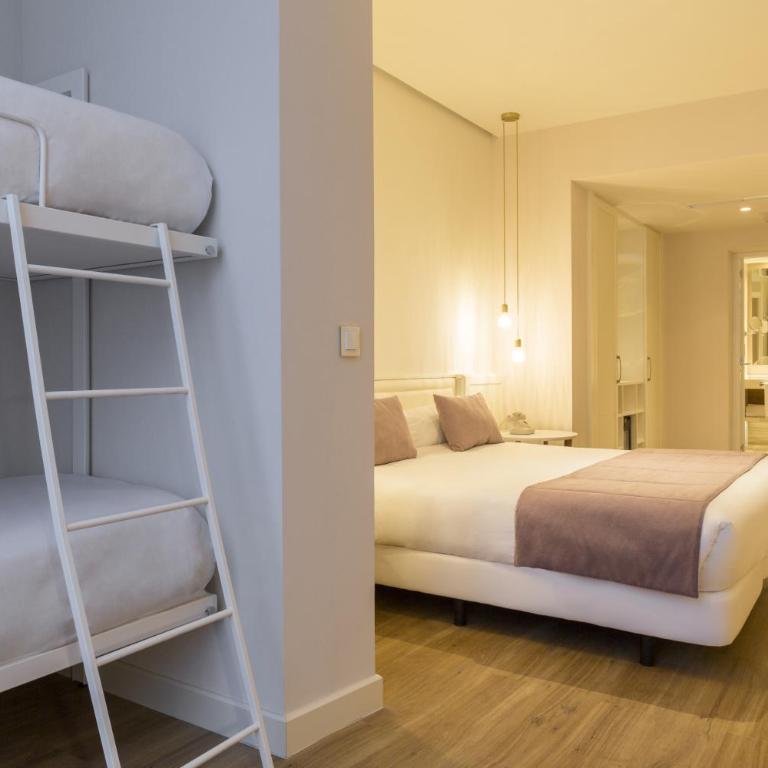 ICON Bcn - Quadruple Room - 10