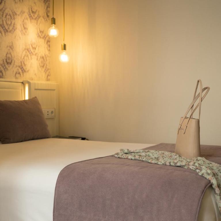 ICON Bcn - Small Double Room - 5
