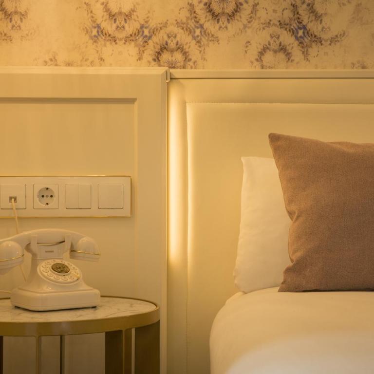 ICON Bcn - Small Double Room - 7
