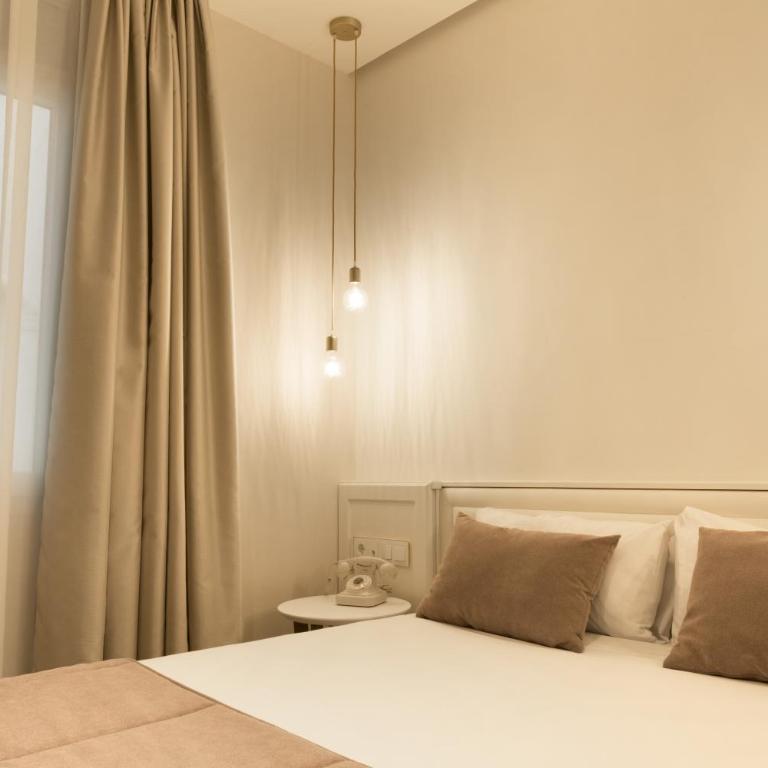 ICON Bcn - Small Double Room - 8
