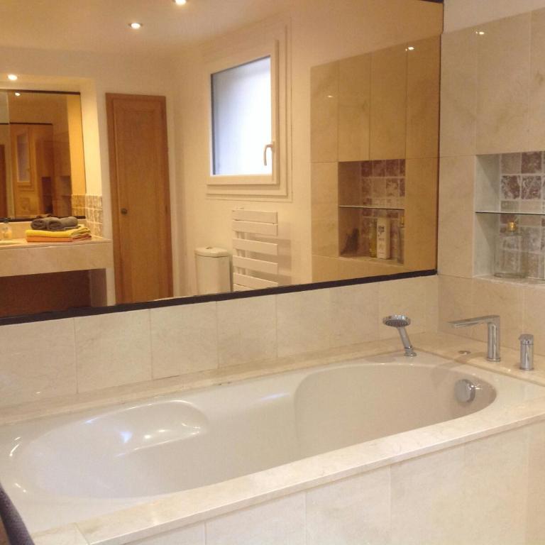 Villa Le Clos Fleuri - Chambre Double avec Salle de Bains Privative - 10
