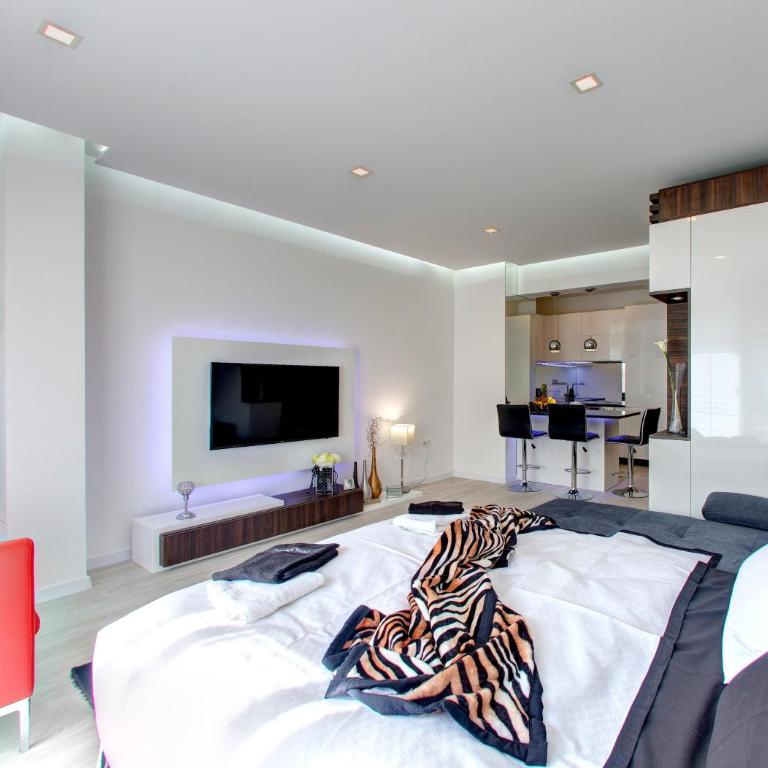 Luxury apartment CRYSTAL - Two-Bedroom Apartment - 10