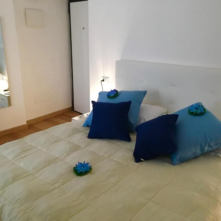 vernazza vacation 3 - Deluxe Room - 7