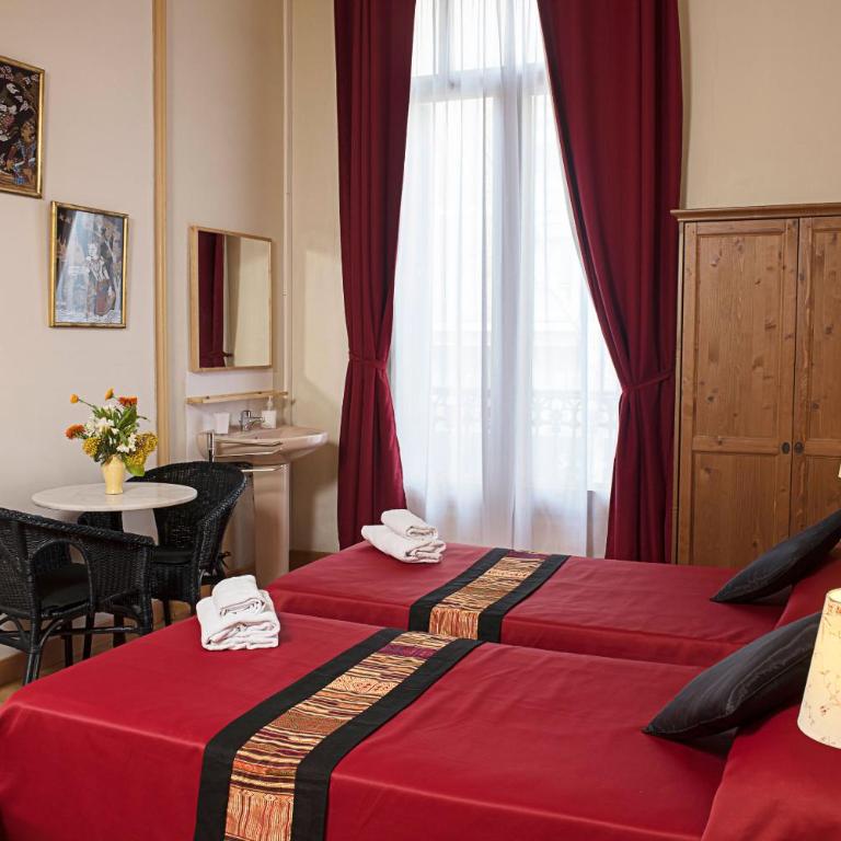 Fashion House - Double or Twin Room with Balcony and Shared Bathroom - 11