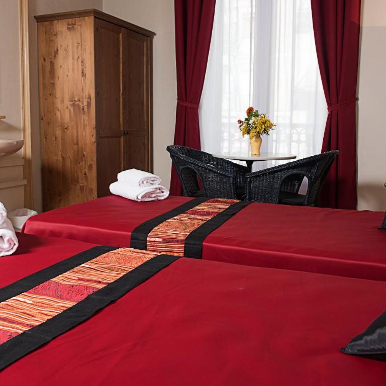 Fashion House - Double or Twin Room with Balcony and Shared Bathroom - 14