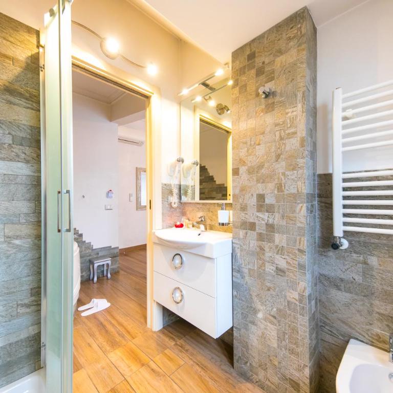 Suites Roma Tiburtina Economy - Suite con Vasca Idromassaggio - 3 Adulti - 6