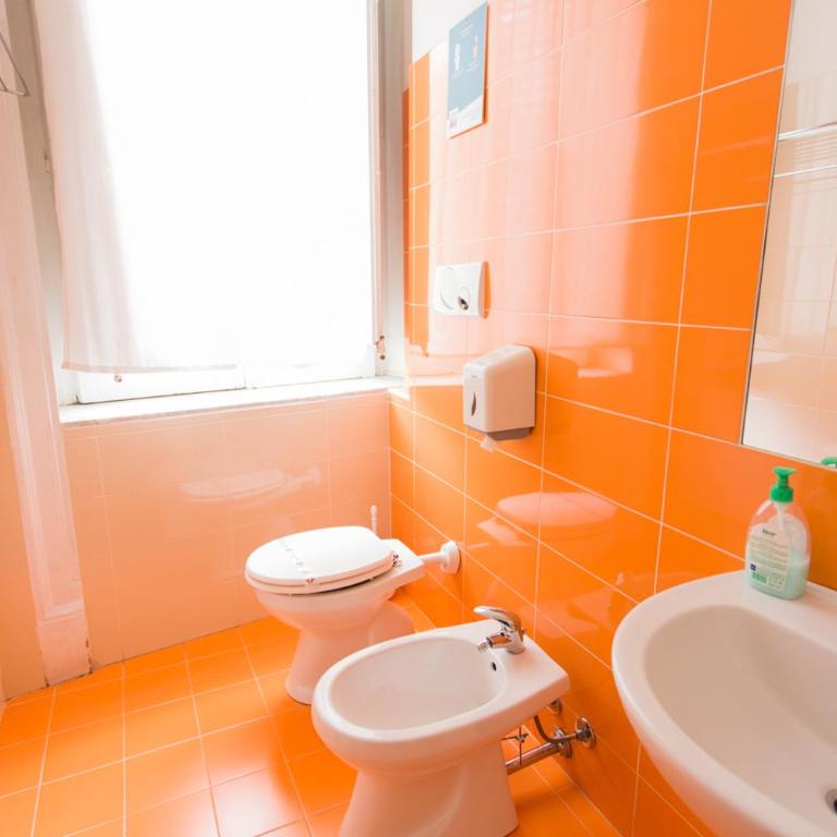 A Casa di Amici - Camera Tripla con Bagno Privato - 1