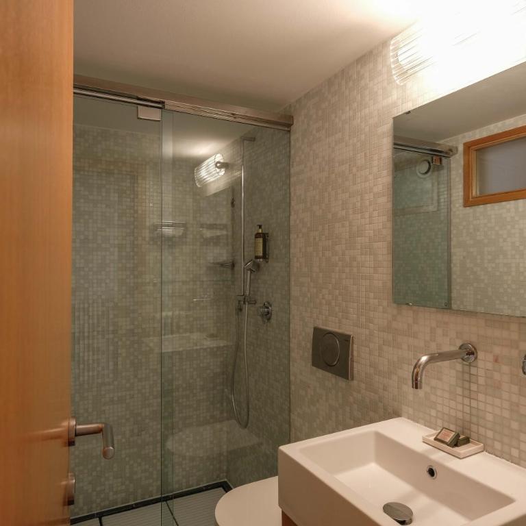 Albergo Milano - Camera Matrimoniale/Doppia con Letti Singoli con Vista Lago Parziale - 8