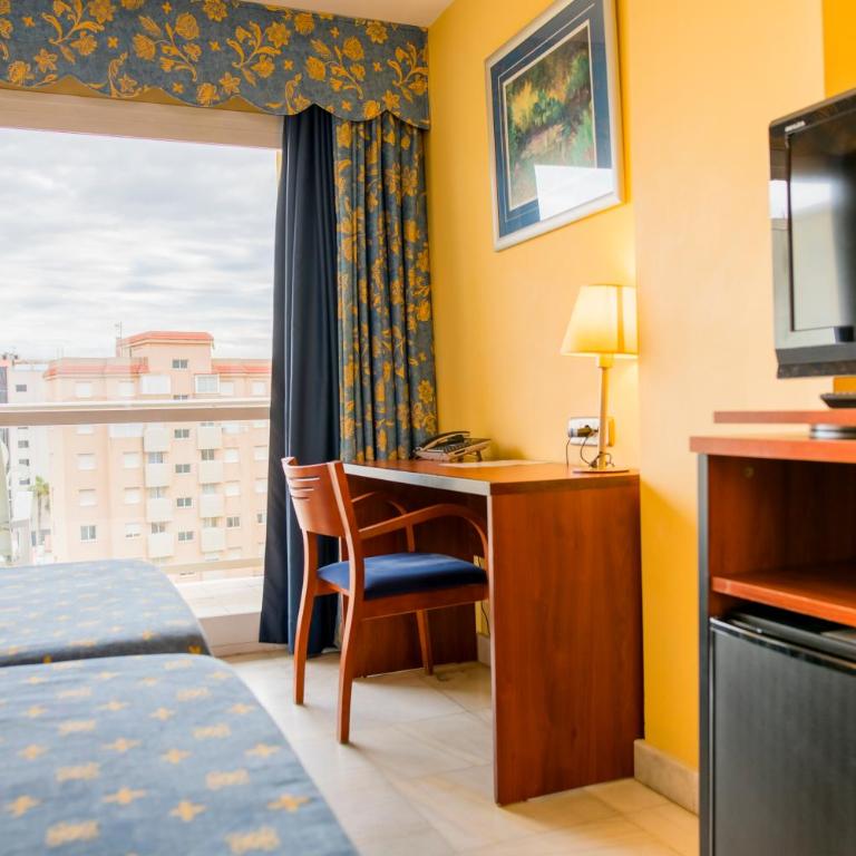 Hotel Biarritz - Habitación Doble Superior con terraza (2 adultos + 1 niño) - 2 camas - 6