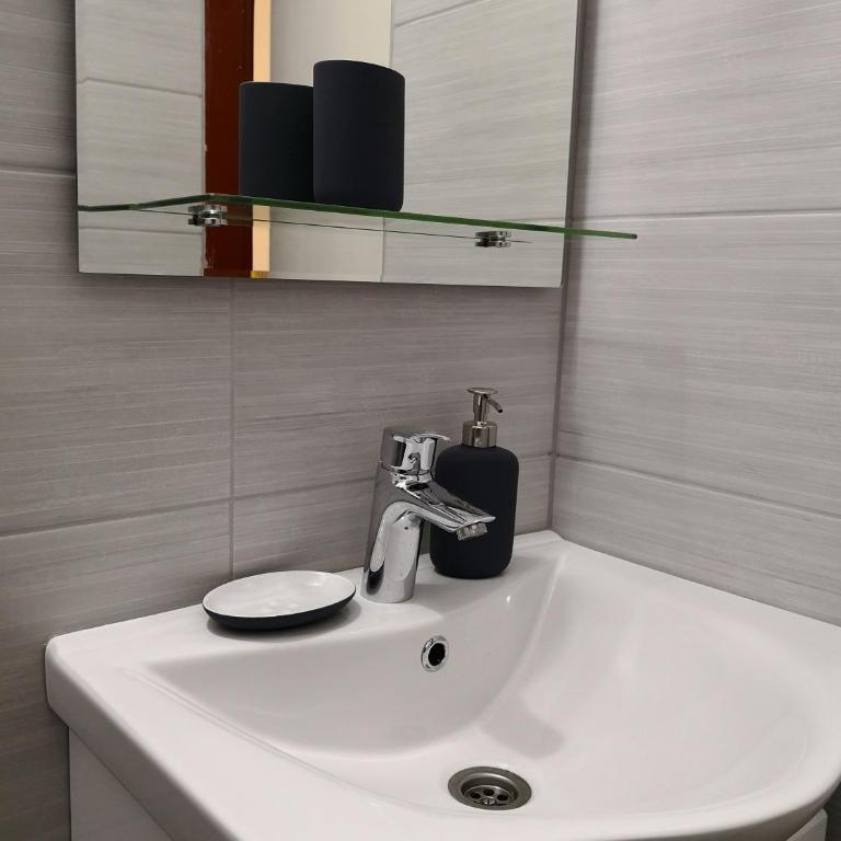 Zemunella Guest House - Single Room with Shared Shower and Toilet - 20