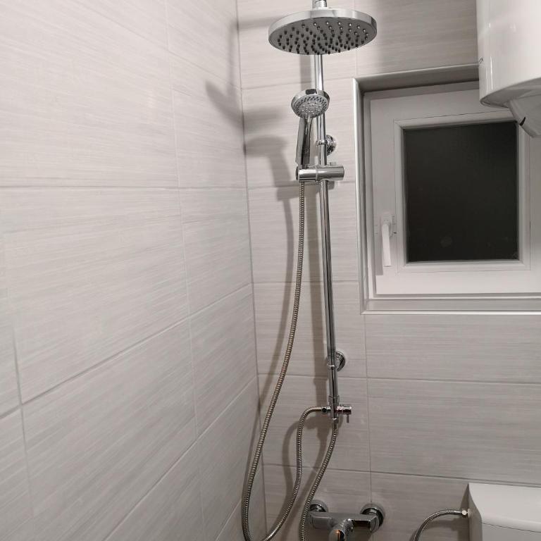 Zemunella Guest House - Single Room with Shared Shower and Toilet - 12