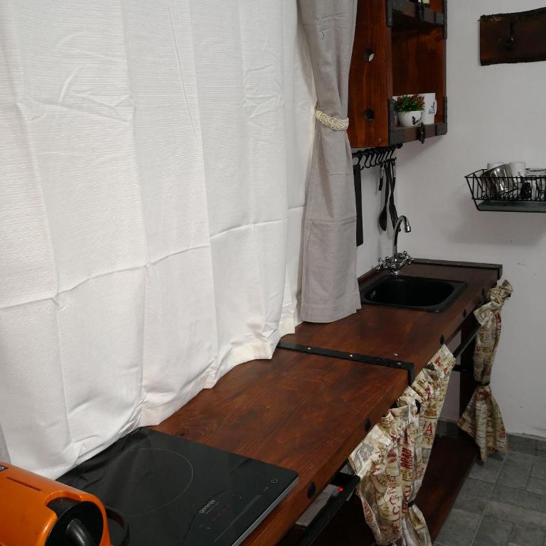 Zemunella Guest House - Single Room with Shared Shower and Toilet - 15