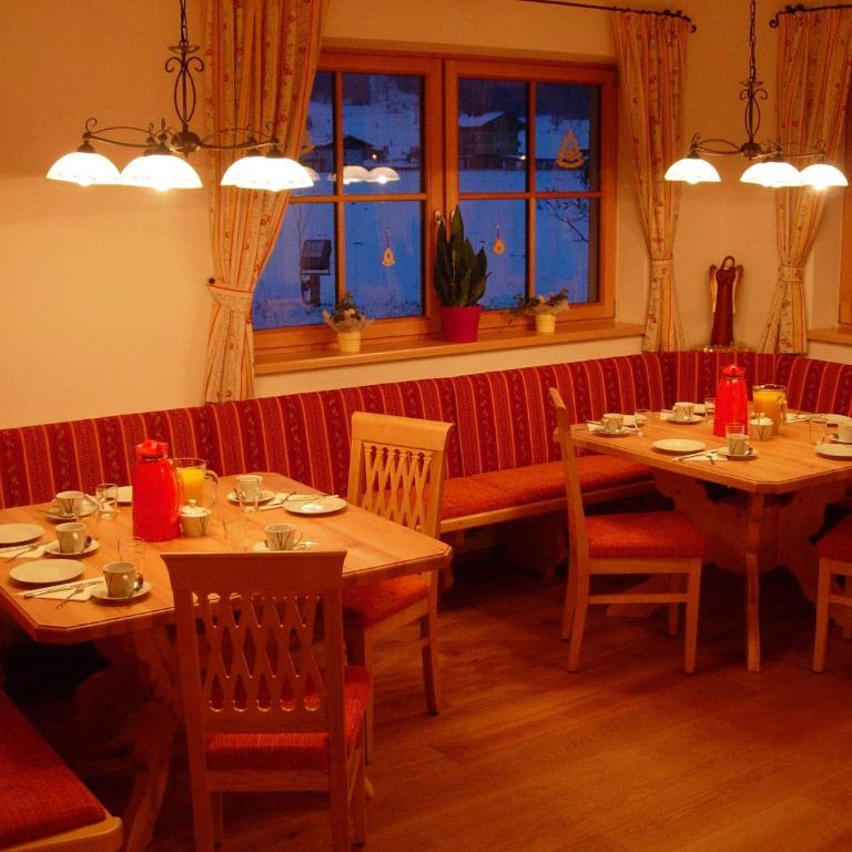 Feriengut Fingerhof - Double Room with Balcony - 9