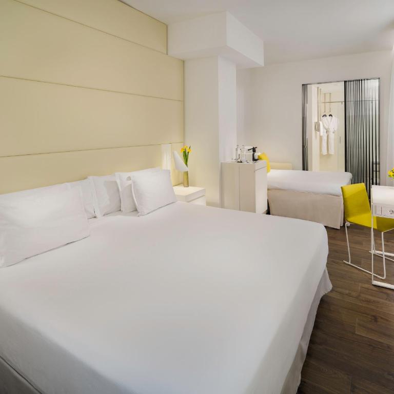H10 Urquinaona Plaza - Family Room (2 Adults + 2 Children) - 2