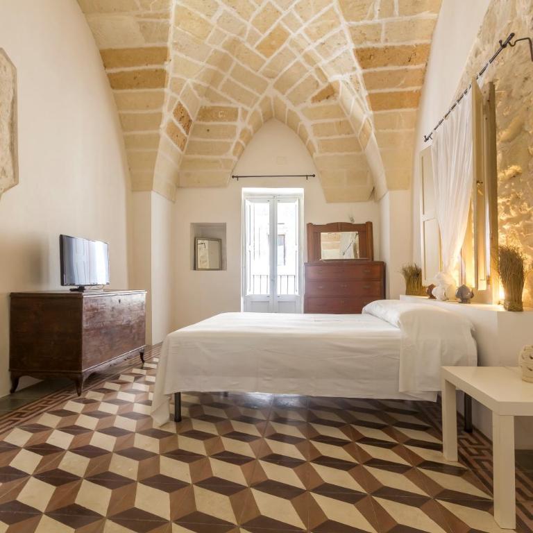 Explore the Historic City on foot from an old town house - Apartment - 16