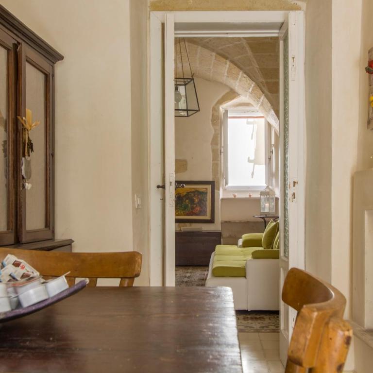 Explore the Historic City on foot from an old town house - Apartment - 8
