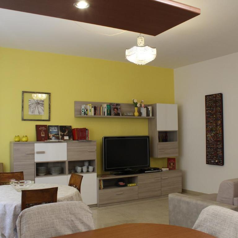 Carbonara Apartment - Two-Bedroom Apartment - 2