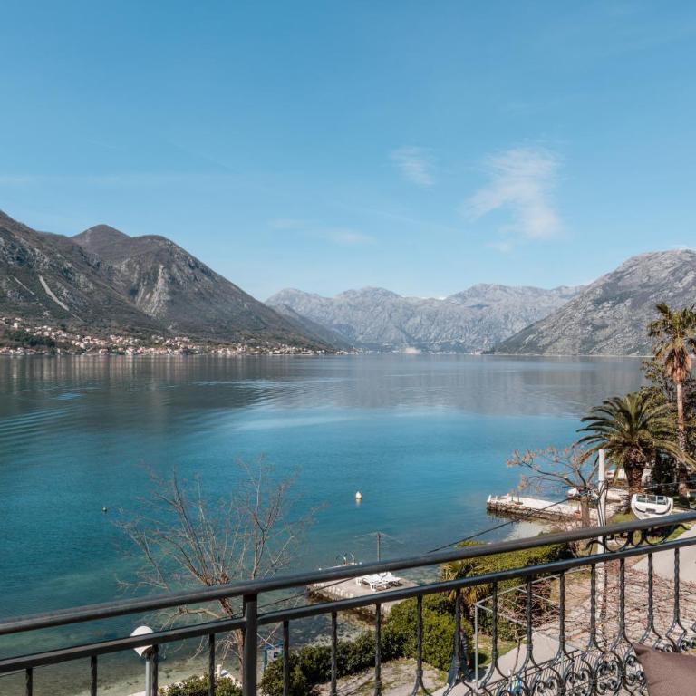 Apartments Miramar - Comfort Two-Bedroom Apartment with Balcony and Sea View - 12