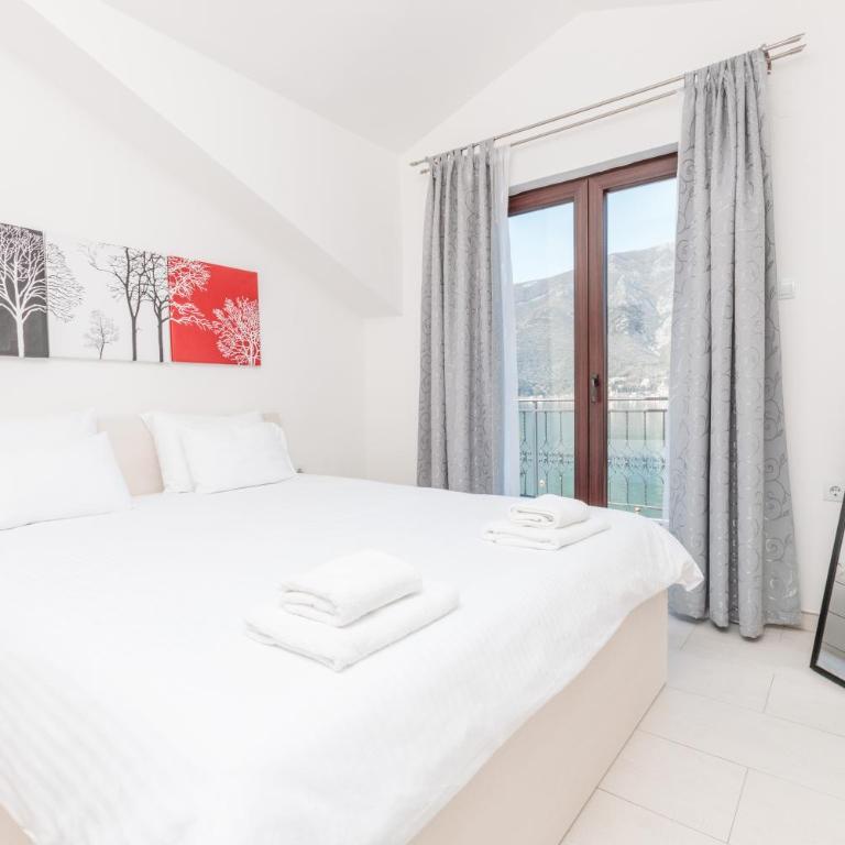 Apartments Miramar - Comfort Two-Bedroom Apartment with Balcony and Sea View - 15
