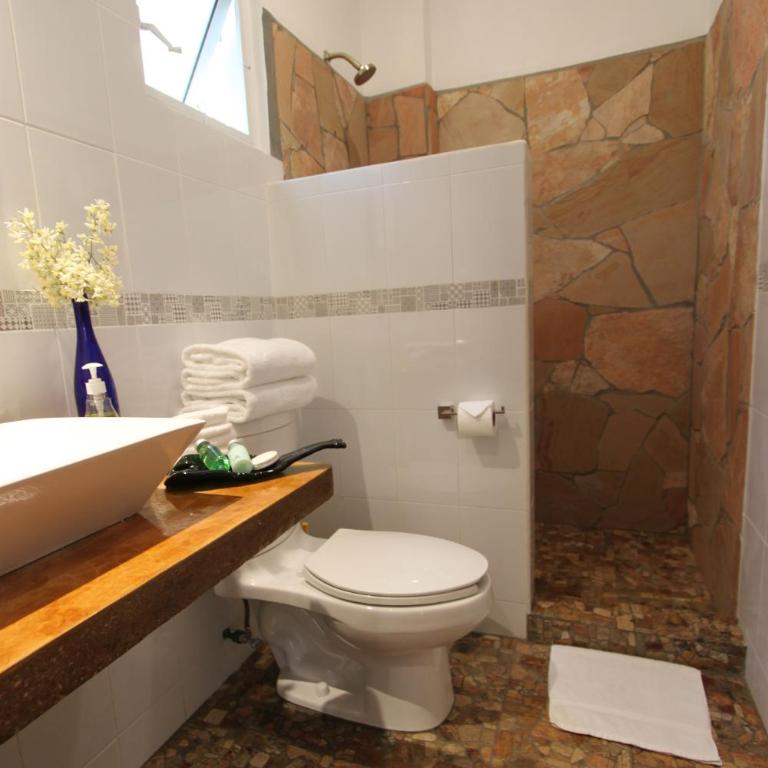 Hotel Villa Mozart y Macondo - Habitación con cama extragrande y balcón - 2