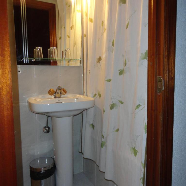 Hostal Kryse&Breogan -Madrid centro Gran Vía- - Chambre Simple avec Salle de Bains Privative - 5