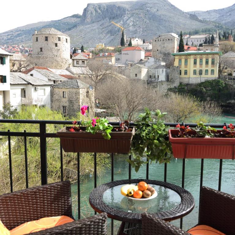 Pansion Villa Nur - Deluxe Double Room with Balcony and River View - 1