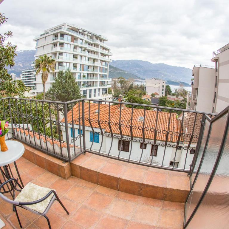 Apartments Luka - Dvokrevetna Soba sa Bračnim Krevetom sa Balkonom i Pogledom na More - 4