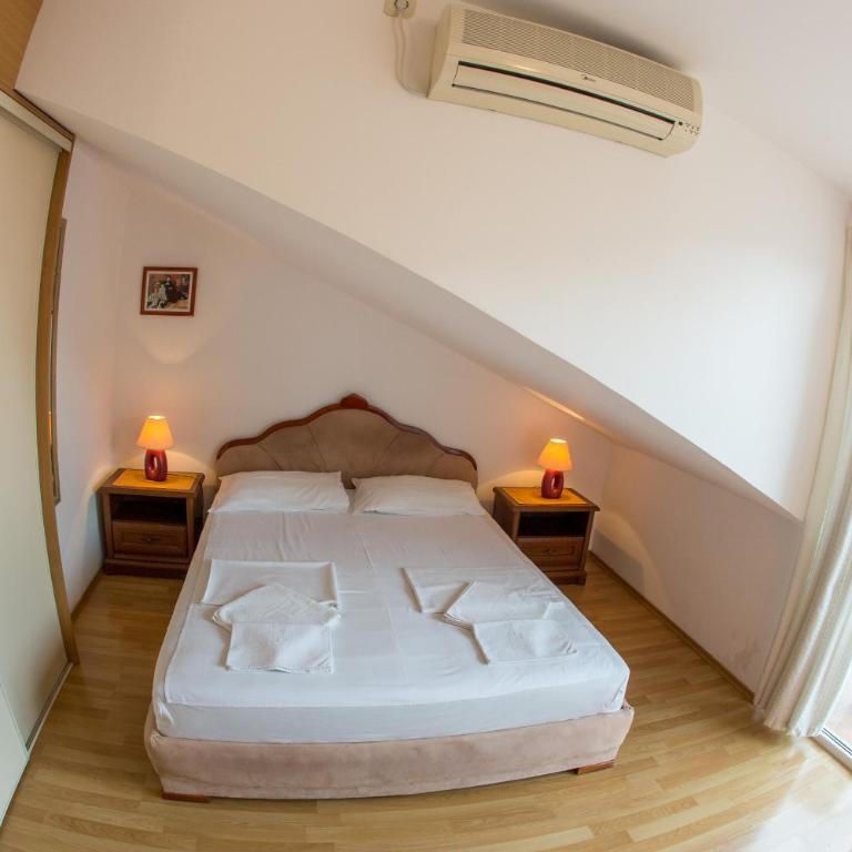 Apartments Luka - Dvokrevetna Soba sa Bračnim Krevetom sa Balkonom i Pogledom na More - 7
