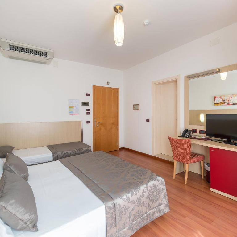 Hotel Villa Angelina - Camera Familiare (2 Adulti + 1 Bambino) - 3
