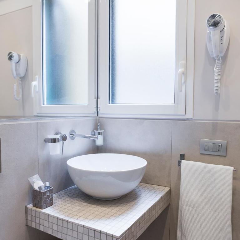 Rhome Suites - Camera Matrimoniale Piccola - 4