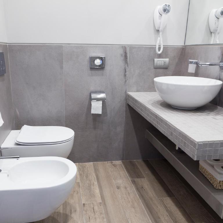 Rhome Suites - Camera King - 4