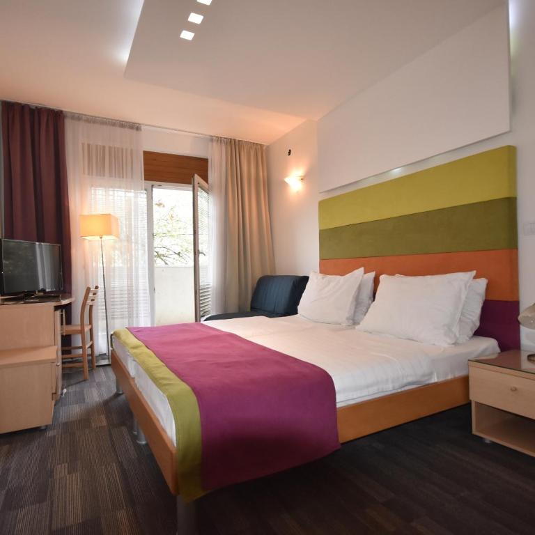 Hotel Hecco - Dvokrevetna Soba sa Bračnim Krevetom/Zasebnim Krevetima i Balkonom - 1