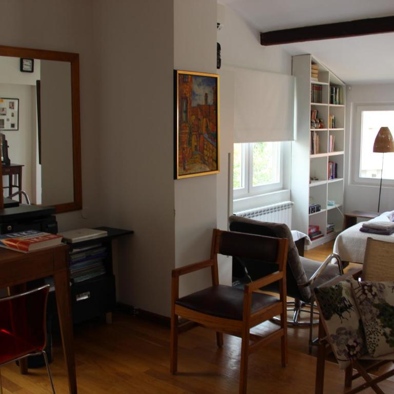 A LOVELY, SUNNY, ARTISTIC LOFT - Apartman - 18