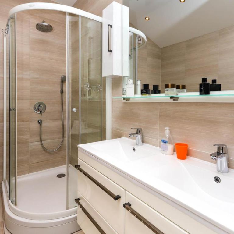 Apartments Sofija - Two-Bedroom Apartment with Sea View - 13