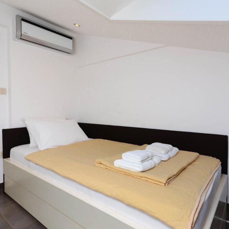 Apartments Sofija - Two-Bedroom Apartment with Sea View - 11