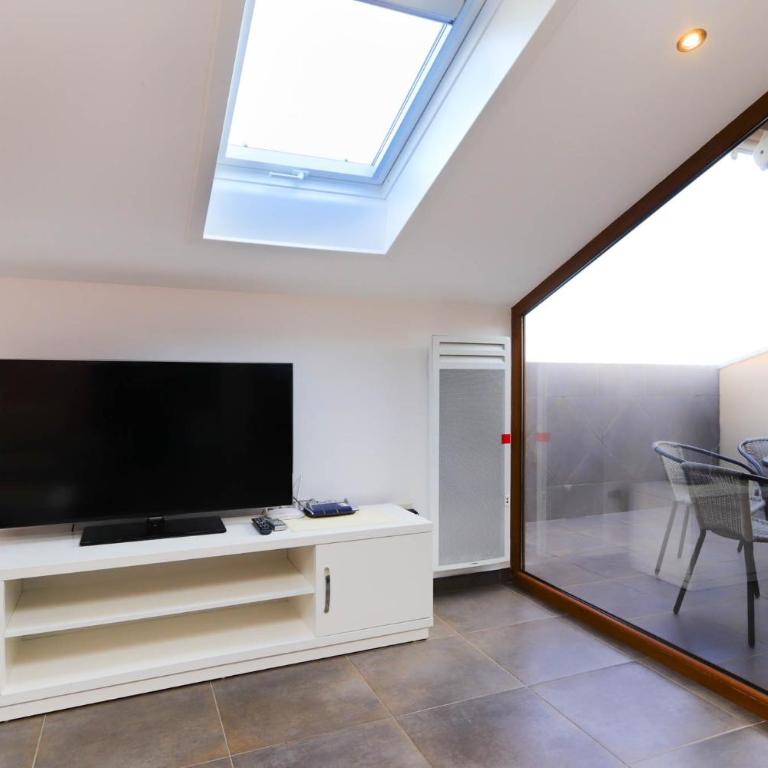 Apartments Sofija - Two-Bedroom Apartment with Sea View - 5