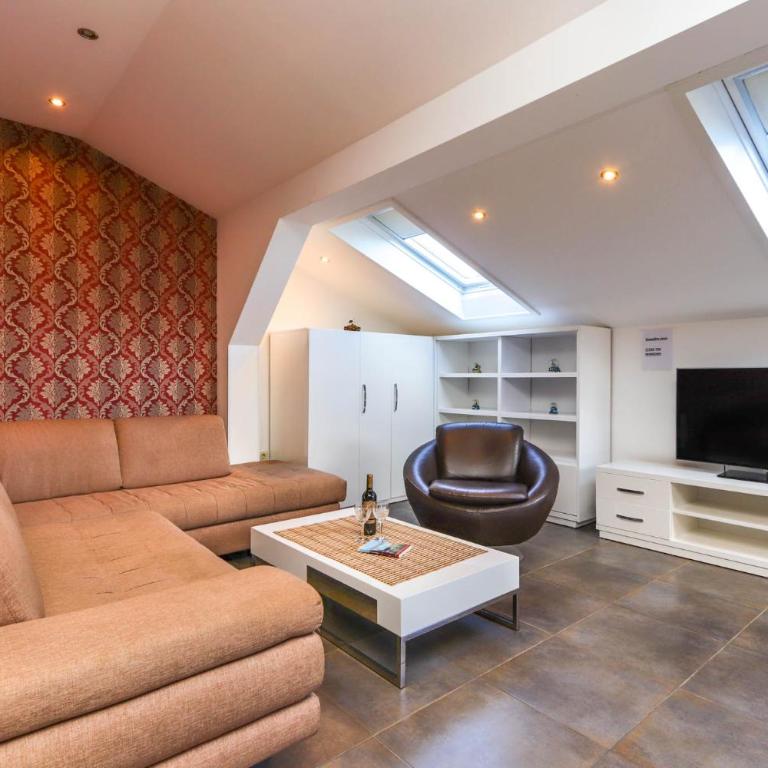 Apartments Sofija - Two-Bedroom Apartment with Sea View - 1
