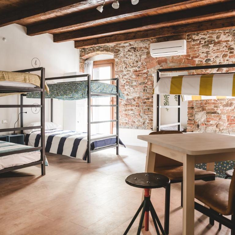 The Hostello - Posto Letto in Dormitorio Misto con 6 Letti - 4