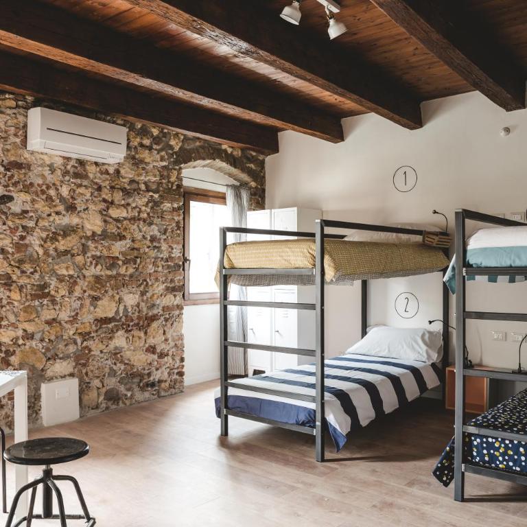The Hostello - Bed in 4-Bed Female Dormitory Room - 10