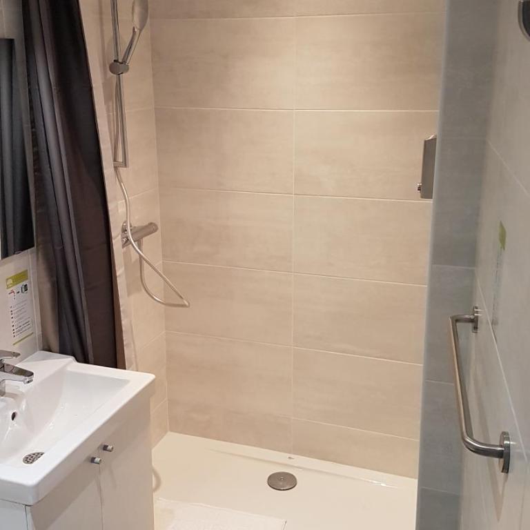 Logis Hotel Yseria - Historical Center - Chambre Lit Queen-Size - 5