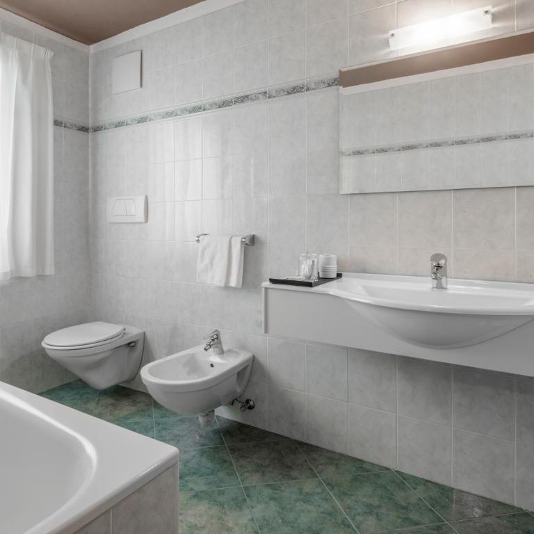 Hotel Conturines - Standard Double Room - 3