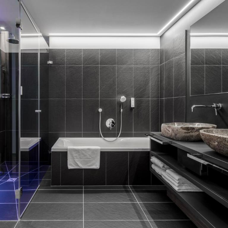 Hotel Conturines - Deluxe Room - 4