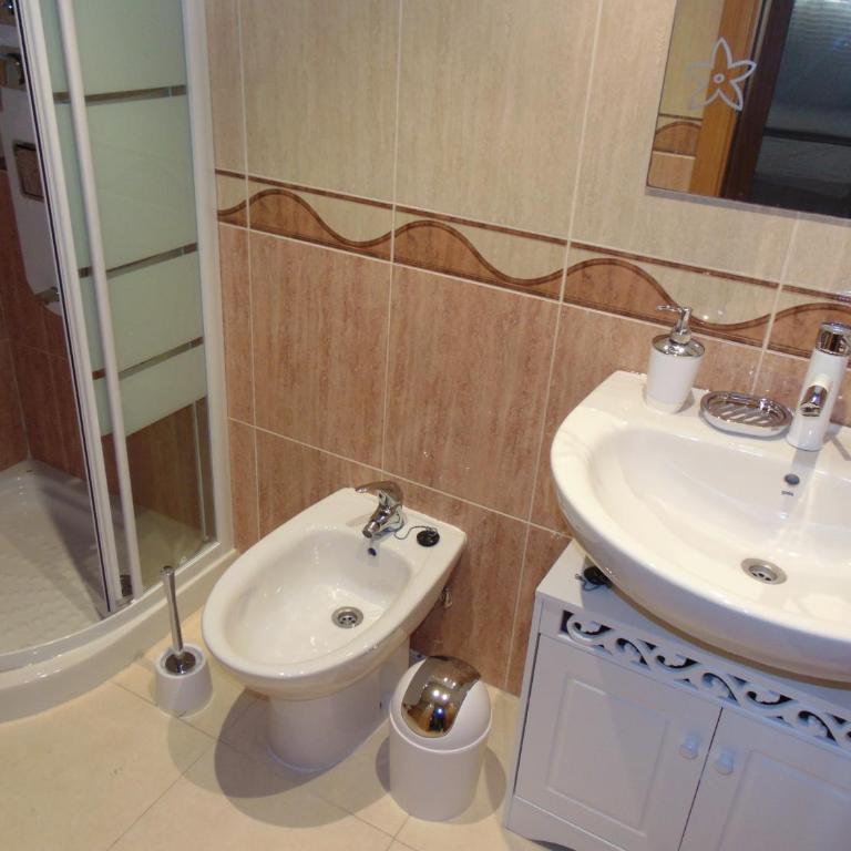 Apartamentos varios con 2 dorm en Marina Dor , la playa de Amplaries 47 , vista lateral al mar - Apartamento de 2 dormitorios - 1