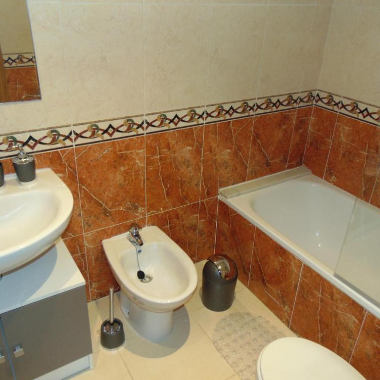 Apartamentos varios con 2 dorm en Marina Dor , la playa de Amplaries 47 , vista lateral al mar - Apartamento de 2 dormitorios - 2